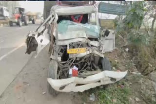 Terrible collision between Mahindra pickup and government bus, 4 dead, 21 serious