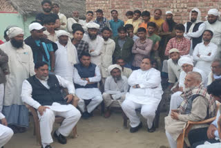 deputy leader of opposition Aftab Ahmed and MLA Mohammad Ilyas meeting victims' families