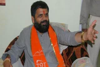 Shiv sena group leader   Bharat Gogawle  whipped  MLAs of the Thackeray group for meeting