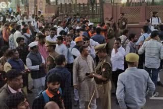 YOUTH OF MAHARASHTRA CREATE RUCKUS OVER ENTRY IN AGRA FORT ON CHHATRAPATI SHIVAJI MAHARAJ JAYANTI