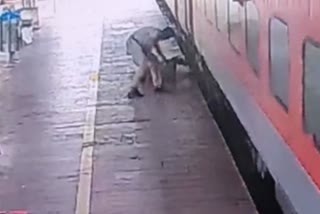 Etv BharatRPF jawan saves a man after he tries to board a moving train In berhampur