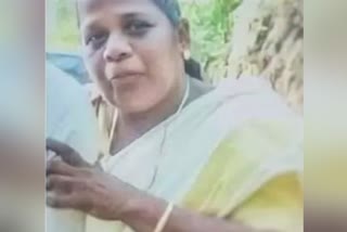 Pathanamthitta housewife attacked by Criminals  housewife attacked by Criminals dies  housewife attacked by Criminals  gang war  ഗുണ്ടാസംഘങ്ങൾ തമ്മിലുണ്ടായ അക്രമം  കാപ്പ കേസ് പ്രതി  പ്രതിയുടെ അമ്മയെ വീട്ടില്‍ കയറി ആക്രമിച്ചു  വീട്ടമ്മ ചികിത്സയിലിരിക്കെ മരിച്ചു  പത്തനംതിട്ട ഏനാദിമംഗലത്ത്  ഗുണ്ടാസംഘങ്ങള്‍ തമ്മിലുള്ള കുടിപ്പക  ഗുരുതരമായി പരിക്കേറ്റ് ചികിത്സിലായിരുന്ന വീട്ടമ്മ  പത്തനംതിട്ട  സുജാത