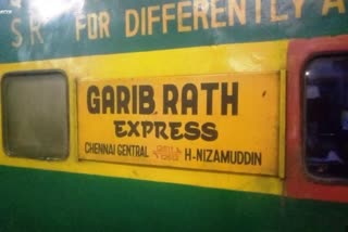Delhi-Chennai Garib Rath train stopped at Rajasthan