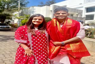 suryakumar yadav visit tirupati balaji temple  suryakumar with his wife devisha  IND vs AUS  SKY and his wife  सूर्यकुमार यादव  भारतीय क्रिकेटर सूर्या  सूर्यकुमार यादव तिरुपति बालाजी मंदिर