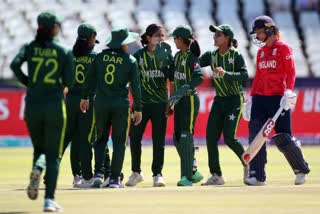 Sidra Nawaz  ICC Women T20 World Cup  England vs Pakistan  Pakistan Gift five Penalty Runs To England  വനിത ടി20 ലോകകപ്പ്  ഇംഗ്ലണ്ട് vs പാകിസ്ഥാന്‍  സിദ്ര നവാസ്  പാകിസ്ഥാന് പിഴ  Penalty for Pakistan  നതാലി സ്‌കിവര്‍  Nat Sciver  pakistan women cricket team  പാകിസ്ഥാന്‍ വനിത ക്രിക്കറ്റ്