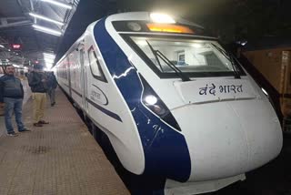 Stone-pelting-on-vande-bharat-express-in-bilaspur