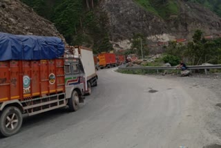 سرینگر - جموں شاہراہ دوسرے روز بھی بند