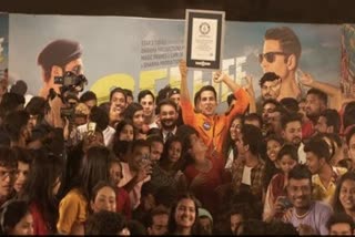Akshay Kumar Breaks Selfie Record
