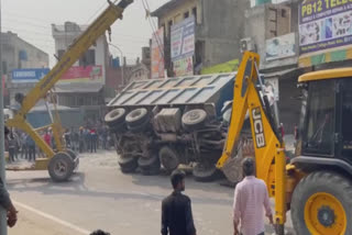 17647881Gravel truck overturned at Sri Chamkaur Sahib
