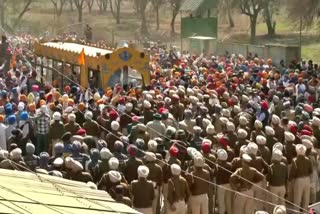 Violent Protest In Amritsar: કટ્ટરપંથી અમૃતપાલના સમર્થકોએ કર્યો હિંસક વિરોધ, પોલીસ સાથે કર્યુ ઘર્ષણ