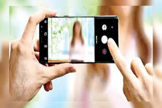 Fraudsters Cheat with Nude Photos