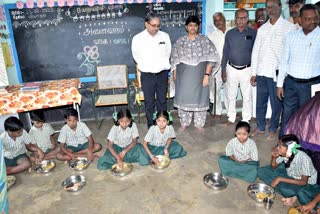 காலை உணவின் தரம் கூடுதல் தலைமைச் செயலாளர், ஆட்சியர் ஆய்வு