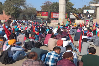 Punjab State Power Corporation contract employees jammed Ludhiana Bharat Nagar Chowk