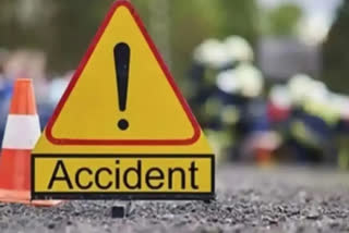 pickup van hits stationary truck  pickup van collide with truck in odisha  odisha accident  ഒഡീഷ  ഒഡീഷ വഹനാപകടം  ട്രക്കില്‍ മിനി പിക്കപ്പ്‌ വാനിടിച്ചു  കൊല്‍ക്കത്ത  ഒഡീഷ ജാജ്‌പുർ