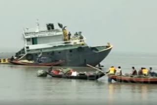 Bangladeshi vessel capsizes