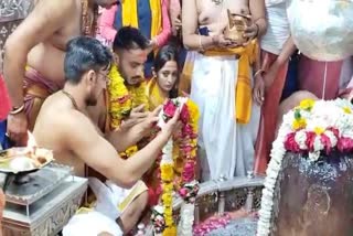 axar patel visit mahakal temple with wife