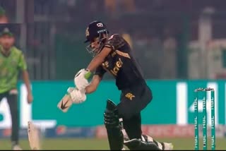 Shaheen Afridi Breaks Bat