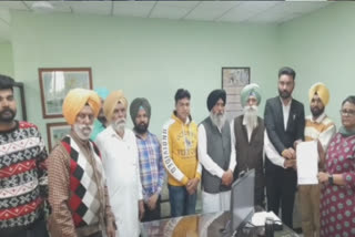 The leaders of scheduled caste society in Sri Fatehgarh Sahib gave a demand letter to the DC