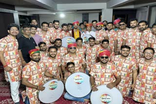 Holi Festival 2023: હોળીને ધ્યાનમાં રાખી કાપડના વેપારીઓએ PM મોદી માટે તૈયાર કર્યું ગીત, કરી અનોખી માગ