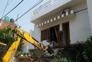 Atiq Ahmed close aide Khalid Zafar house demolished by Bulldozer in prayagraj