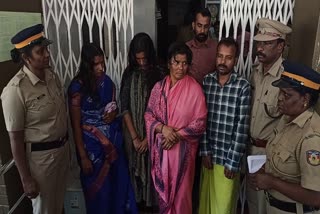 Clt  Group of Thieves have been arrested in Kozhikode  Group of Thieves from Tamil nadu arrested  Kozhikode news updates  latest news in Kozhikode  news updates in Kozhikode  ബസില്‍ നിന്ന് വീട്ടമ്മയുടെ മാല കവര്‍ന്നു  കീഴ്‌പ്പെടുത്തി പൊലീസിലേല്‍പ്പിച്ചു  അന്വേഷണത്തില്‍ ഒരു സംഘം പിടിയില്‍  ഒരു സംഘം മോഷ്‌ടാക്കള്‍ പിടിയില്‍  വീട്ടമ്മയുടെ മാല കവര്‍ന്നു  സിറ്റി പൊലീസ് കമ്മിഷണര്‍ രാജ്‌പാല്‍ മീണ  രാജ്‌പാല്‍ മീണ  കോഴിക്കോട് മോഷ്‌ടാക്കള്‍ പിടിയില്‍