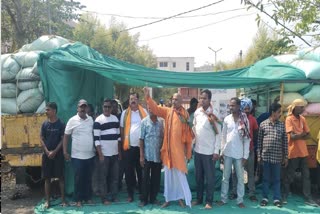 farmers protest in front of kukudakhandi tahasil