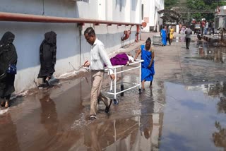 Civil Hospital: સ્વચ્છ ભારત અભિયાન સરકારના સુત્ર સુધી, સુરત નવી સિવિલ હોસ્પિટલમાં પાર્કિંગમાં પાણીમાં થઇને જવાનો દર્દીઓને વારો