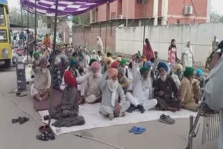 Farmers staged a dharna for justice in Barnala