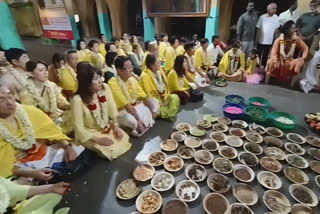 Japanese devotees Sami darshan at the Mayiladuthurai Vallalar Temple