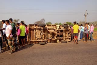 pickup overturn in Balod