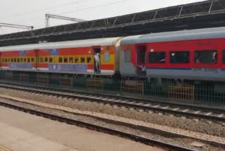 Surat Railway: સુરત ઉધના રેલવે સ્ટેશન ઉપર 4 માર્ચથી 6માર્ચ સુધી મેગા બ્લોક નાખવામાં આવશે, જેને કારણે ઘણી બધી ટ્રેનો રદ કરવામાં આવી