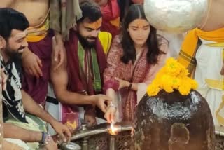 Virat Kohli Visit Mahakaleshwar Temple  Mahakaleshwar Temple  Anushka Sharma Visit Mahakaleshwar Temple  Anushka Sharma  india vs australia  axar patel  kl rahul  കോലിയും അനുഷ്‌കയും മഹാകാലേശ്വര്‍ ക്ഷേത്രത്തില്‍  മഹാകാലേശ്വര്‍ ക്ഷേത്രം  വിരാട് കോലി  അനുഷ്‌ക ശര്‍മ  അക്‌സര്‍ പട്ടേല്‍  കെഎല്‍ രാഹുല്‍  അതിയ ഷെട്ടി  മേഹ പട്ടേല്‍