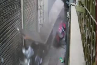 balcony suddenly collapsed in Jama Masjid