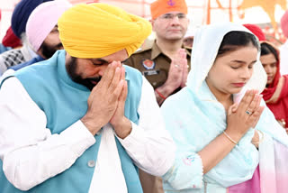 Bhagwant Maan along with his wife reached the Takhat Sri Kesgarh Sahib
