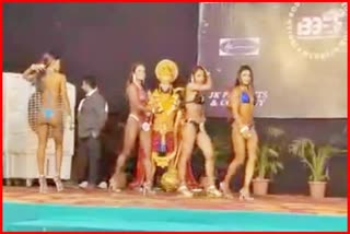 WOMEN BODYBUILDER PERFORMANCE