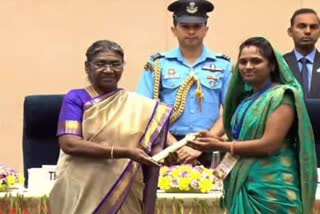 mp jal sakhi anita chaudhary honored by president