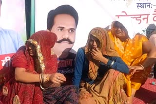Martyrs wives sit on dharna