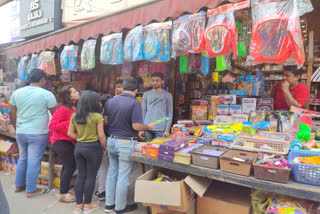 shops decorated with Colours and Pichkari in Delhi