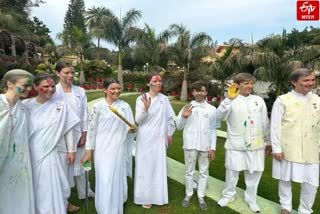 Ukrainian and Russia Played Holi In Mount Abu of rajasthan
