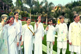 ukrainian-and-russia-played-holi-in-mount-abu-of-rajasthan