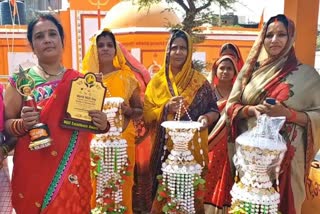 gorakhpur-news-hemlata-became-the-support-of-needy-women-giving-employment-to-them-after-training