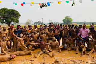 Special Holi is played in Pakalmedi village of Ranchi
