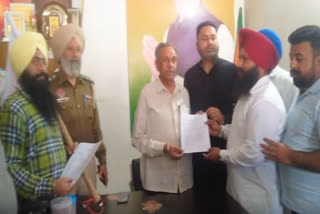 Kisan Mazdoor Sangharsh Committee gave a demand letter to the MLA for the release of the captive Singhs in Mukerian