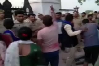 Protest outside house of Azamgarh MP Dinesh Lal Yadav Nirhua