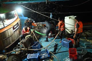 Rescue of fishermen: કોસ્ટ ગાર્ડે દરિયામાં ફસાયેલી ફિશિંગ બોટમાંથી 6 માછીમારોને બચાવ્યા