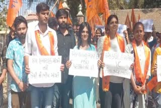 Protest in Vadodara: MS યુનિવર્સિટી ફરી વિવાદમાં, ABVPએ વિદ્યાર્થીઓના પ્રશ્નો અને પ્રોફેસર્સે પ્રમોશન મામલે કર્યો વિરોધ