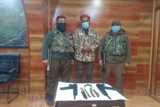 budgam-police-solves-robbery-cases-at-chadoora-dummy-weapons-recovered