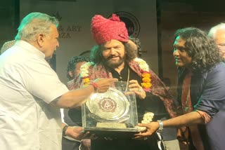 Hansraj Hans honored with Ustad Gulab Khan Award