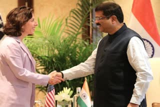 دھرمیندر پردھان نے امریکی وزیر تجارت جینا ریمنڈو سے ملاقات کی
