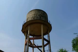 man jumped from water tank in Mandla